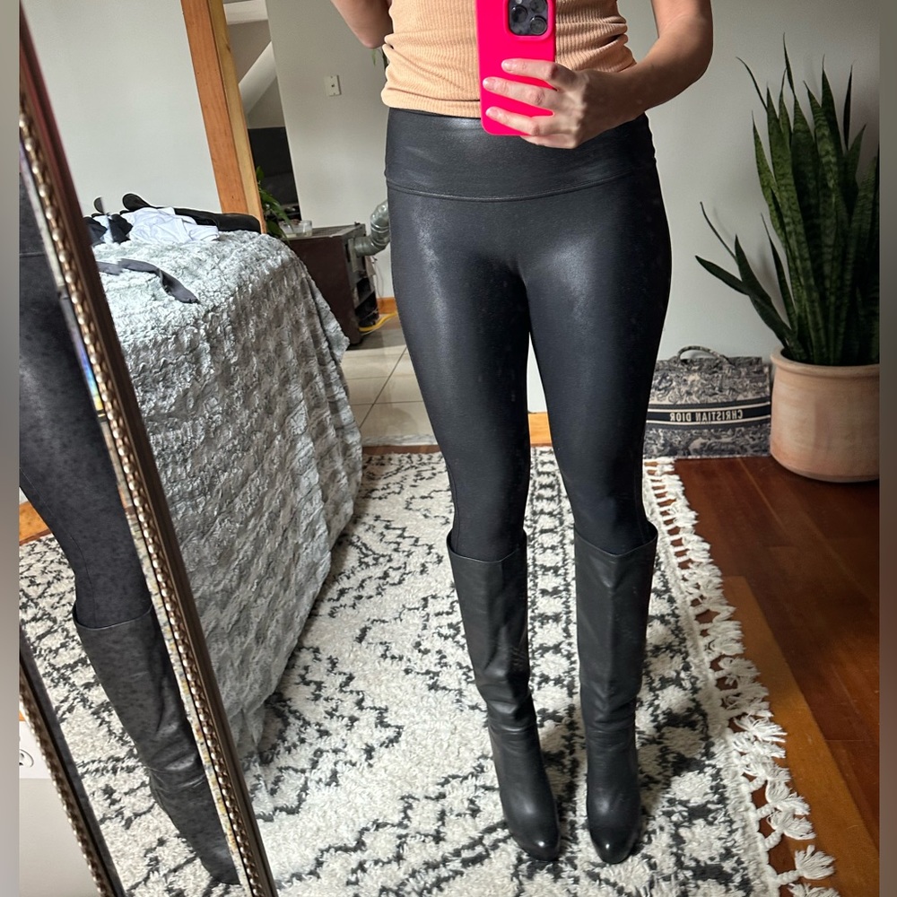 New Dolce and Gabbana leather boots. - Picture 7 of 13
